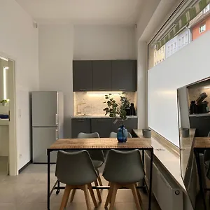 Appartamento 2-zimmer-appartment In Top-city-lage Mit Parken Und Klimaanlage 